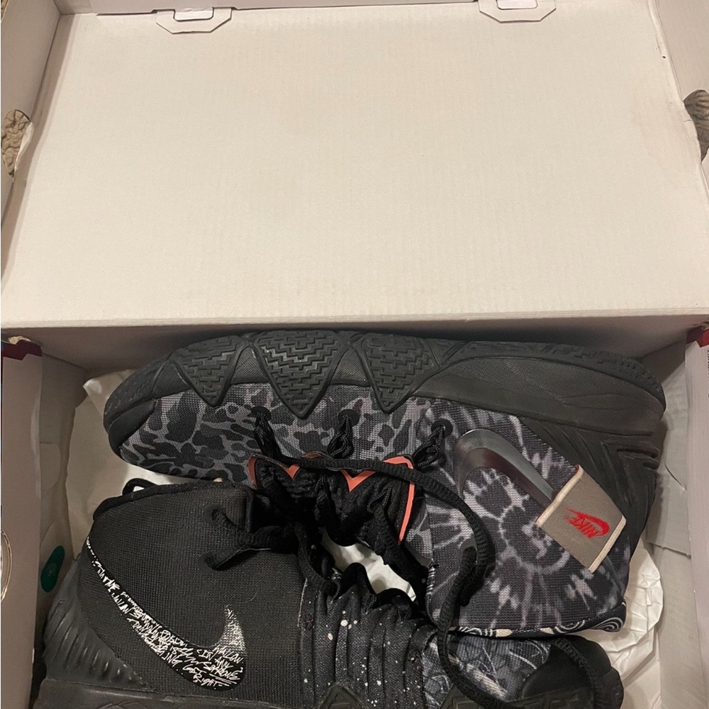 Nike Black and Gray Patterned High-Tops